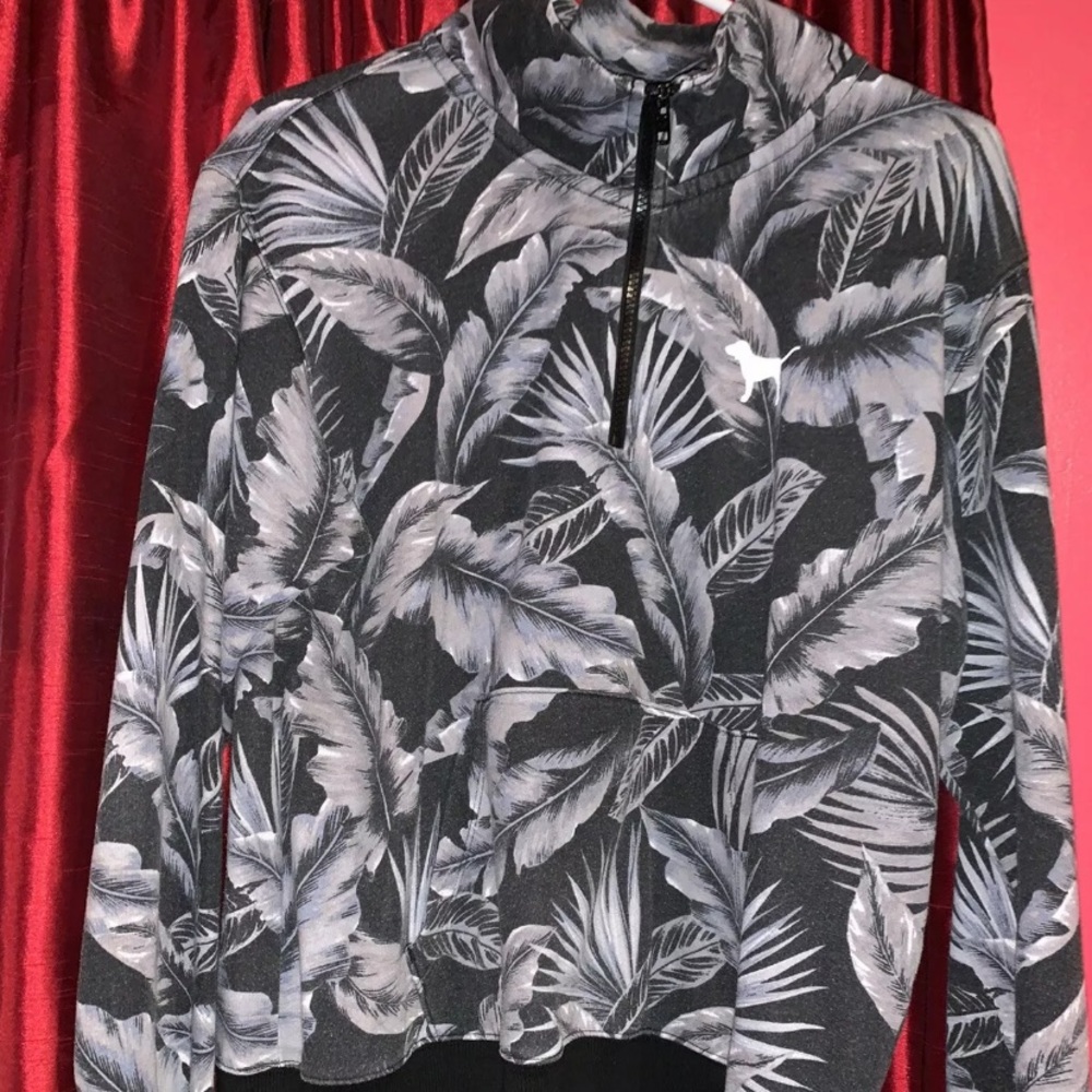 Vs pink Women’s Sweatshirt Grey Leaf Print Logo